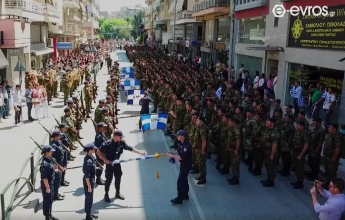 Σείεται η γη από την Αλεξανδρούπολη μέχρι την Τουρκία: Ο Εθνικός Ύμνος από όλες τις στρατιωτικές μονάδες στην παρέλαση! (Βίντεο)